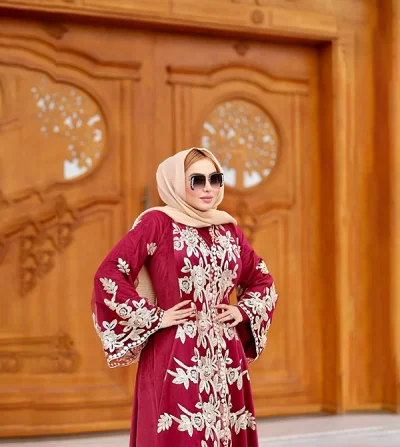 Abaya made of Indian serma with gold threads
